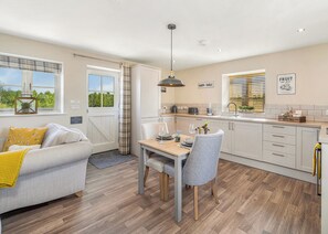 Dining - 1 bedroom accommodation in Boston (Boston)