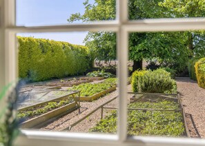 Property grounds - 1 bedroom accommodation in Boston (Boston)