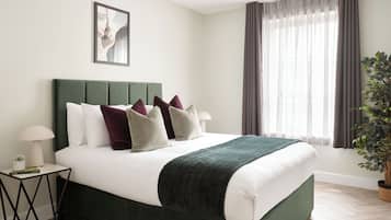 Apartment, 1 Bedroom | In-room safe, laptop workspace, soundproofing, iron/ironing board