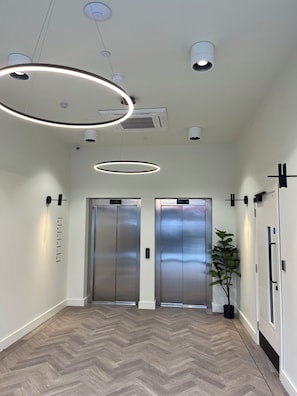 Property entrance - Commercial Road Serviced Apartments - London City East (London)