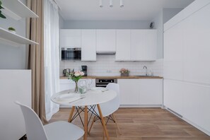 Private kitchenette - Steam Park Studio Cracow by Renters (Kraków)