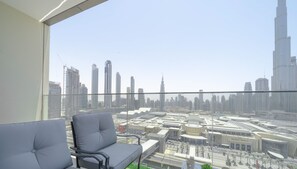 Balcony - Superior 3BR plus Maid with Burj Khalifa View (Dubai)