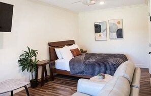 WiFi, bed sheets - Quaint studio in Hill Country (Fredericksburg)