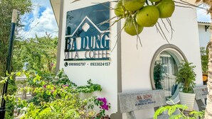 A building with a sign for 'Ba Dung Villa Coffee' and contact numbers. - BA DUNG VILLA Coffee (Phu Quy)