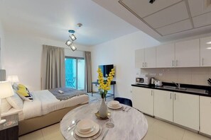 Iron/ironing board, WiFi, bed sheets