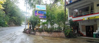 C Star Travellers Inn Redpartner