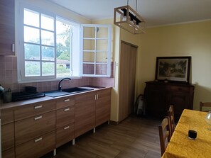 Fridge, microwave, stovetop, coffee/tea maker