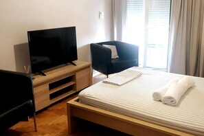 1 soverom, skrivebord, strykejern/-brett og wi-fi (inkludert)