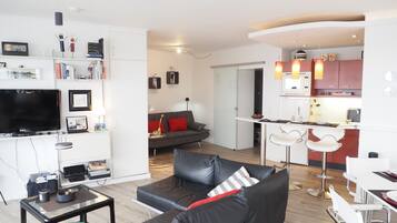 Fernseher, DVD-Player, Stereoanlage