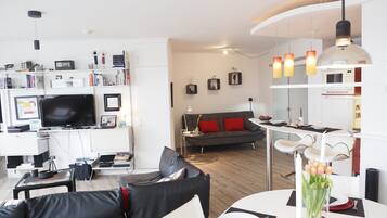 Fernseher, DVD-Player, Stereoanlage