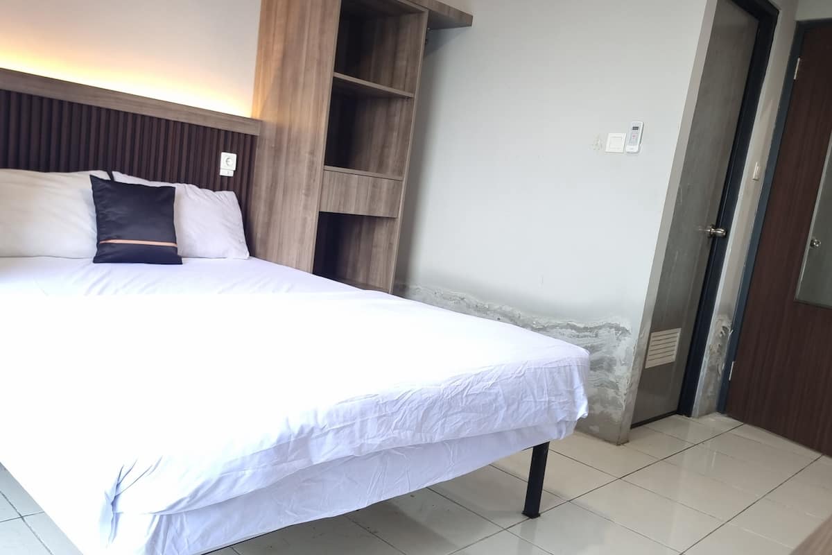 Premium bedding, free WiFi, bed sheets