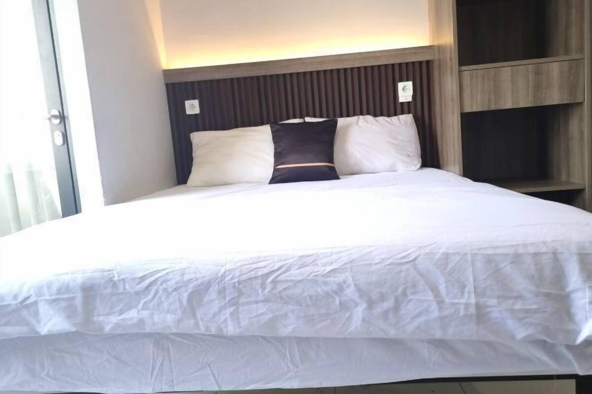 Premium bedding, free WiFi, bed sheets