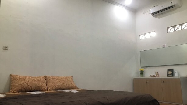Ảnh chưa phân loại, 1 trong số 13 ảnh, nút