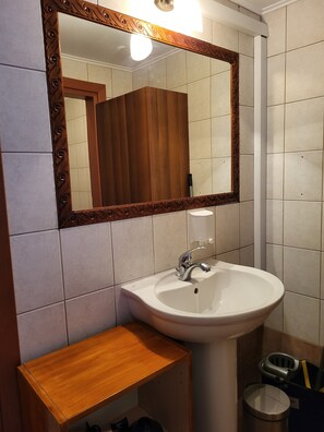 Hårtørrer, håndklæder, Sæbe, Toiletpapir