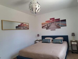 1 chambre, fer et planche à repasser, lit parapluie, Wi-Fi