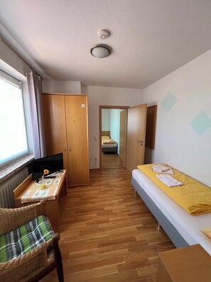 Quarto duplo | Escrivaninha, Wi-Fi de cortesia
