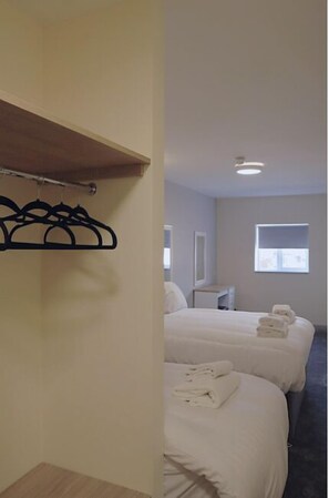 Chambre familiale | Bureau, accès au Wi-Fi (inclus)