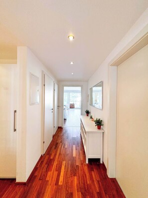 Interior - 2-Bedroom Apartment, Terrace, Private Lake Access (Velden am Wörthersee)