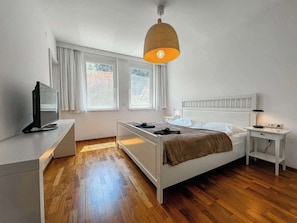 2 bedrooms, WiFi, bed sheets - 2-Bedroom Apartment, Terrace, Private Lake Access (Velden am Wörthersee)