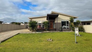 A modern two-story house with a flat roof, a front porch, and a well-maintained lawn. - Jestalong Villa (Robe)