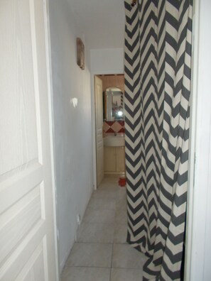 Bathroom - HYERES PLAGES AIR-CONDITIONED STUDIO/TERRACE (Hyères)