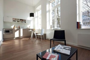 Estudio superior, vista a la ciudad | Escritorio, insonorización y wifi gratis 