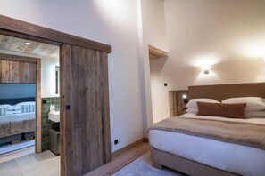 4 habitaciones, tabla de planchar con plancha, wifi y ropa de cama 