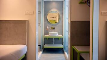Basic Single Room | Bathroom | Shower, slippers, towels, soap