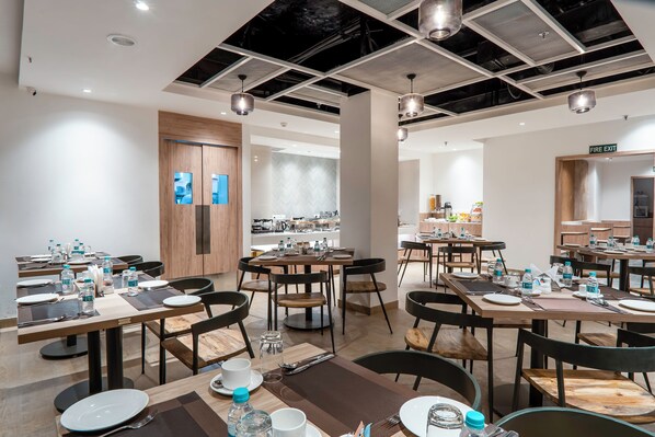 Restaurant - Hotel Le Roi Express Karol Bagh (New Delhi)