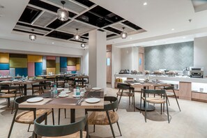 Restaurant - Hotel Le Roi Express Karol Bagh  (New Delhi)