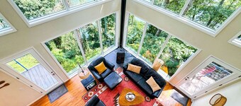 HGTV Featured Lakefront Treehouse with Hot Tub & Views