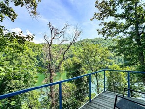 Property grounds - Lakefront Tree House |  Mountain Views - Fire Pit 🔥 HGTV Home (Bryson City)