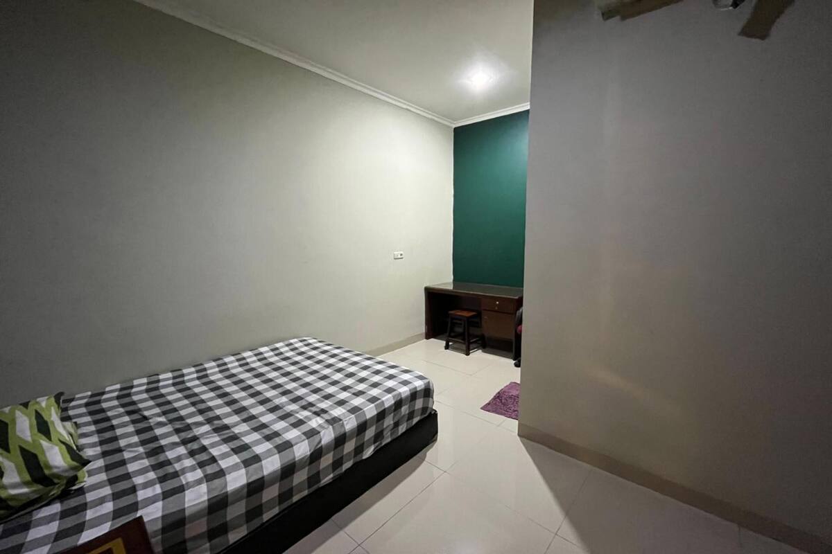 Economy Single Room | Free WiFi, bed sheets