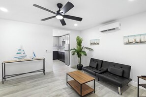 スマートテレビ、書斎 / ワークスペース