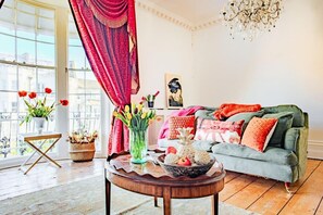 House | Living area | TV - Beautiful 5 Bedroom Regency House / Pets Welcome (Bognor Regis)