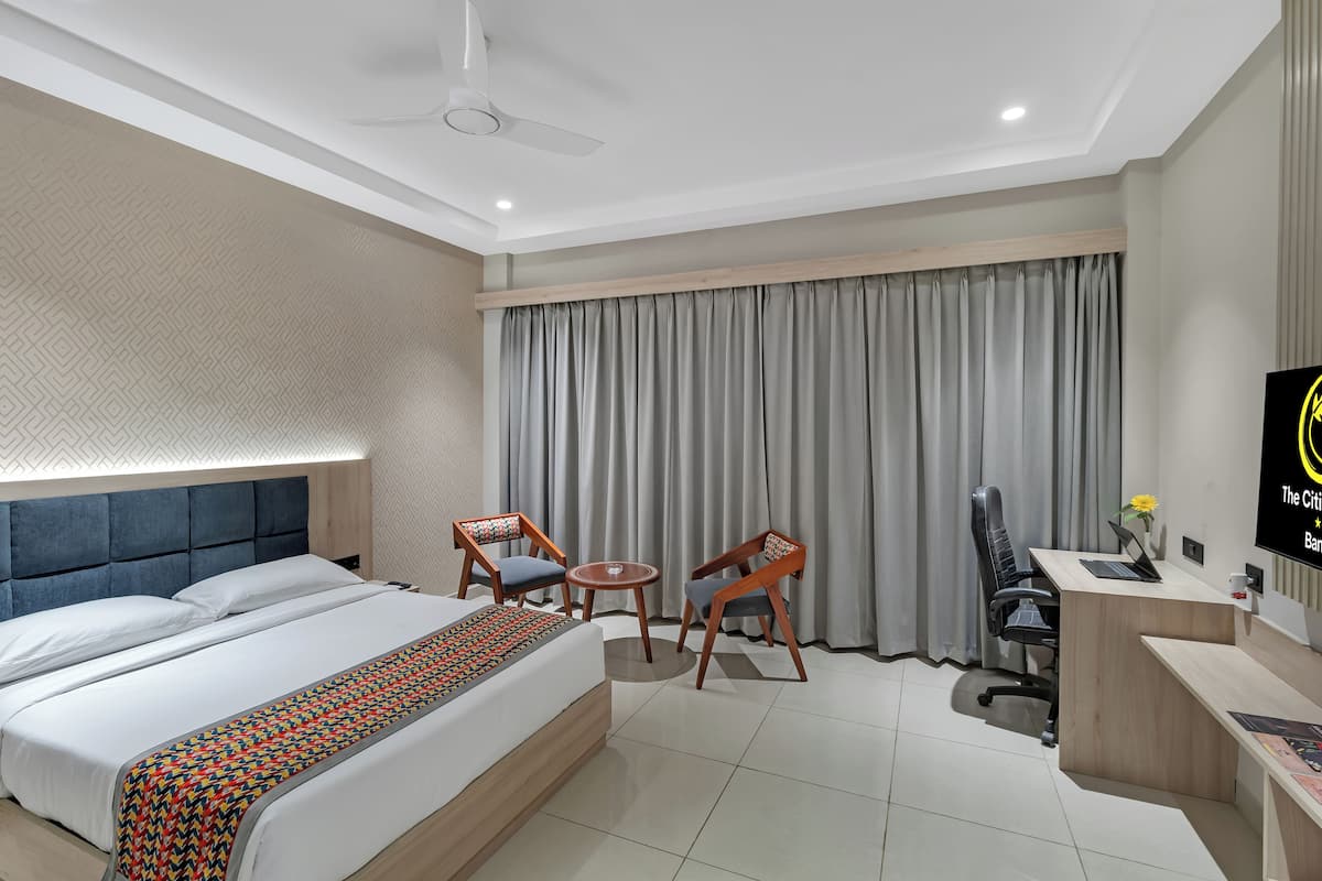 Super Deluxe Room | 1 bedroom, individually decorated, individually furnished, desk