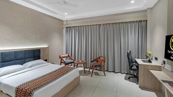 Super Deluxe Room | Decoración individual, mobiliario individual, escritorio