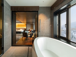 Suite Royale, non-fumeurs (View Bath, 100sqm, French dinner) | Wi-Fi gratuit, draps fournis