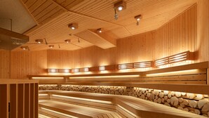 A sauna with wooden benches and a log wall. - EXECUTIVE SUITE SUIREI (Sapporo)