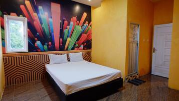 Standard-dobbeltværelse | Arbejdsområde til bærbare computere, sengetøj