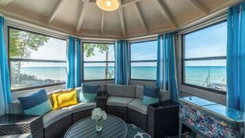 Smart TV, fireplace, books