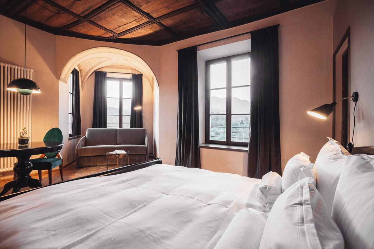 Suite | In-room safe, desk, blackout curtains, free WiFi