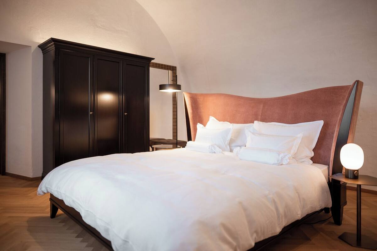 Deluxe Suite | In-room safe, desk, blackout curtains, free WiFi