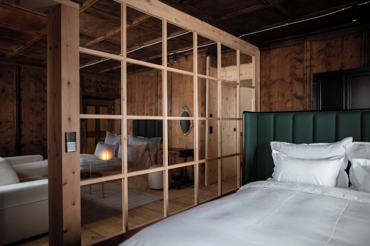 Deluxe Suite, Garden View | In-room safe, desk, blackout curtains, free WiFi