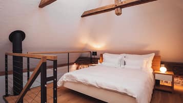 Gallery Suite, Balcony | In-room safe, desk, blackout drapes, free WiFi