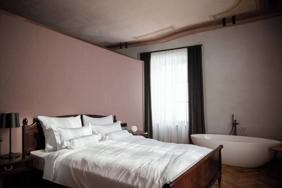 Deluxe Suite, Mountain View | In-room safe, desk, blackout curtains, free WiFi