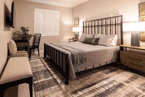 3 Schlafzimmer, Schreibtisch, Bügeleisen/Bügelbrett, Reisekinderbett