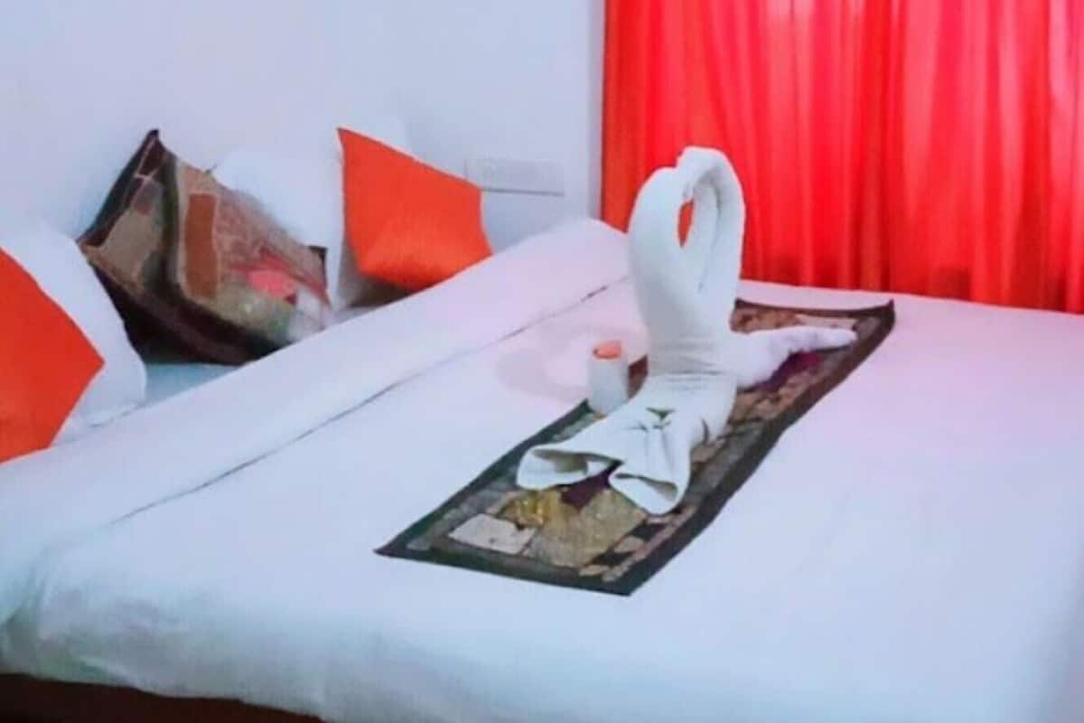 Deluxe Double Room | Free WiFi, bed sheets