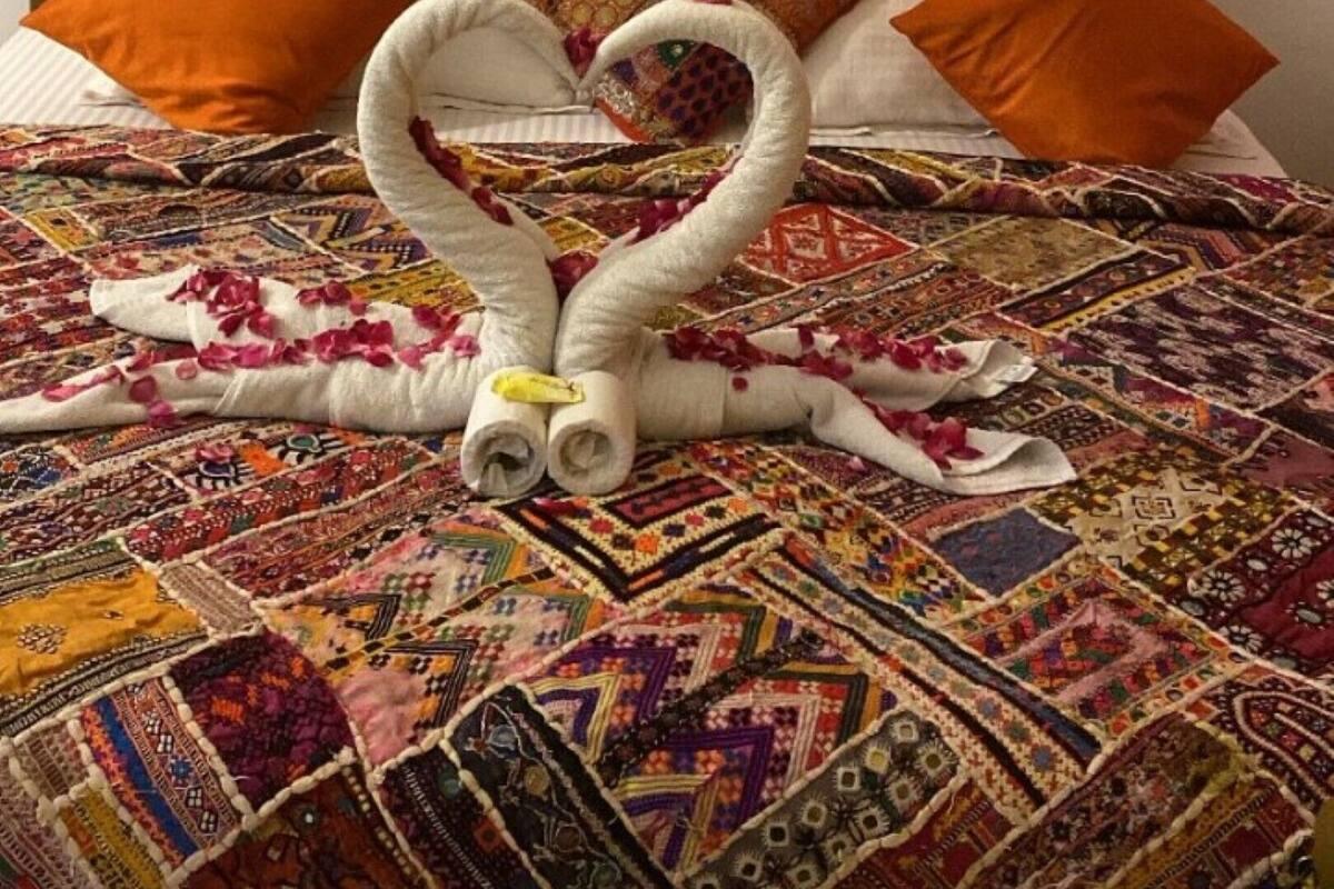 Free WiFi, bed sheets