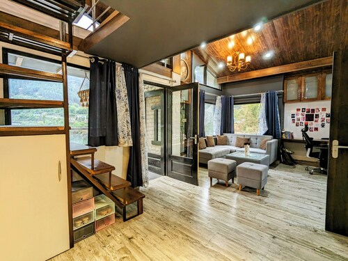 3-bedroom villa in charming Sainj with AC, WiFi. Relax and unwind